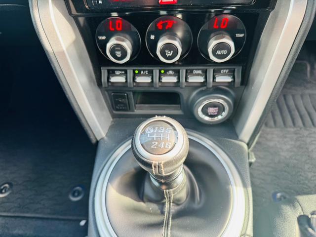 86 GT ナビ オートクルーズコントロール MT オートライト LEDヘッドランプ スマートキー アルミホイール 盗難防止システム 衝突安全ボディ ABS ESC USB エアコン パワーステアリング(5枚目)