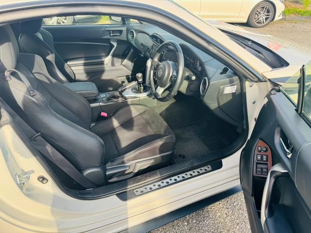 86 GT ナビ オートクルーズコントロール MT オートライト LEDヘッドランプ スマートキー アルミホイール 盗難防止システム 衝突安全ボディ ABS ESC USB エアコン パワーステアリング(8枚目)