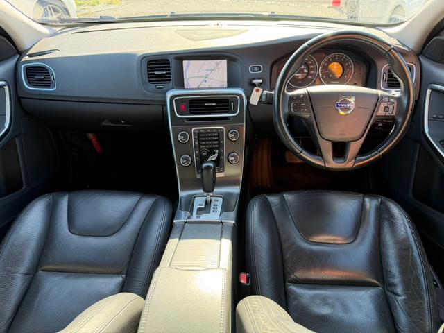 Ｖ６０ ドライブｅ　ナビ　クリアランスソナー　オートクルーズコントロール　アルミホイール　パワーシート　キーレスエントリー　電動格納ミラー　シートヒーター　ＡＴ　盗難防止システム　ＡＢＳ　ＣＤ　エアコン（2枚目）