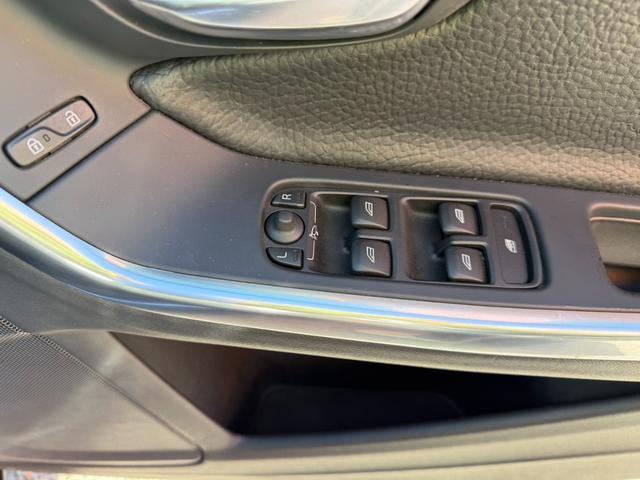 Ｖ６０ ドライブｅ　ナビ　クリアランスソナー　オートクルーズコントロール　アルミホイール　パワーシート　キーレスエントリー　電動格納ミラー　シートヒーター　ＡＴ　盗難防止システム　ＡＢＳ　ＣＤ　エアコン（7枚目）