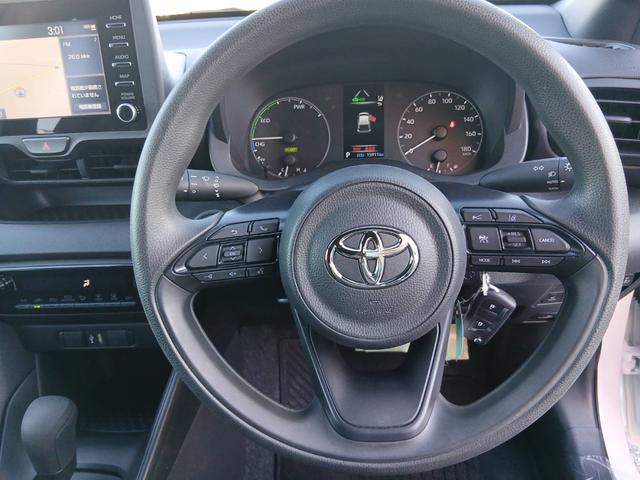 ヤリス ハイブリッドX ETC バックカメラ ナビ オートクルーズコントロール レーンアシスト 衝突被害軽減システム オートマチックハイビーム オートライト キーレスエントリー アイドリングストップ 電動格納ミラー(3枚目)