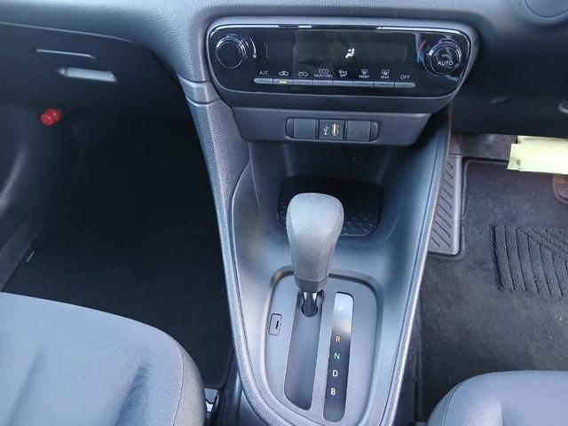 ヤリス ハイブリッドX ETC バックカメラ ナビ オートクルーズコントロール レーンアシスト 衝突被害軽減システム オートマチックハイビーム オートライト キーレスエントリー アイドリングストップ 電動格納ミラー(5枚目)