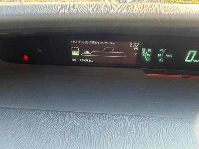 プリウス S ETC バックカメラ ナビ アルミホイール オートライト CVT スマートキー 電動格納ミラー 盗難防止システム ミュージックプレイヤー接続可 衝突安全ボディ ABS ESC エアコン(4枚目)