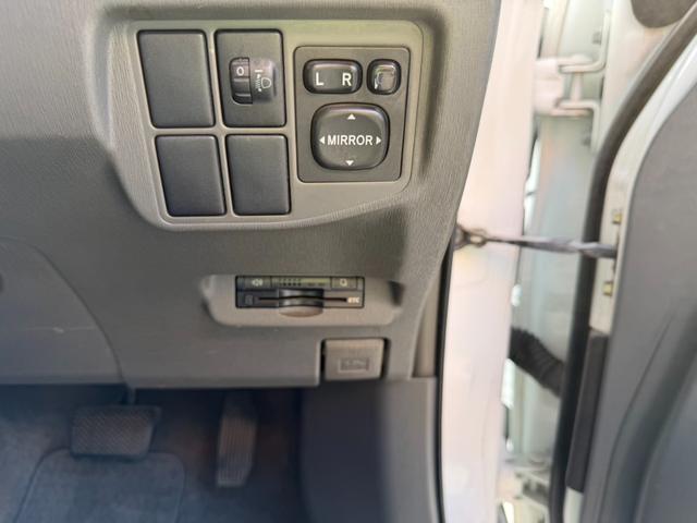 プリウス S ETC バックカメラ ナビ アルミホイール オートライト CVT スマートキー 電動格納ミラー 盗難防止システム ミュージックプレイヤー接続可 衝突安全ボディ ABS ESC エアコン(7枚目)