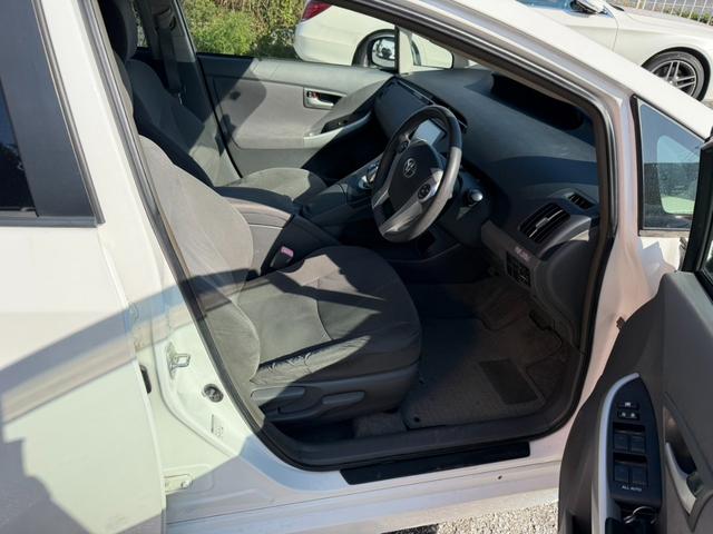 プリウス S ETC バックカメラ ナビ アルミホイール オートライト CVT スマートキー 電動格納ミラー 盗難防止システム ミュージックプレイヤー接続可 衝突安全ボディ ABS ESC エアコン(9枚目)