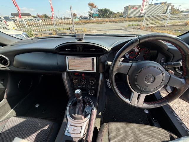 ８６ ＧＴ　ＥＴＣ　ナビ　ＡＴ　ＨＩＤ　ＬＥＤヘッドランプ　スマートキー　アルミホイール　盗難防止システム　衝突安全ボディ　ＡＢＳ　ＥＳＣ　エアコン　パワーステアリング　パワーウィンドウ　運転席エアバッグ（2枚目）