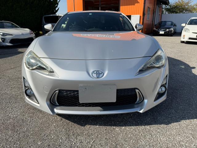 ８６ ＧＴ　ＥＴＣ　ナビ　ＡＴ　ＨＩＤ　ＬＥＤヘッドランプ　スマートキー　アルミホイール　盗難防止システム　衝突安全ボディ　ＡＢＳ　ＥＳＣ　エアコン　パワーステアリング　パワーウィンドウ　運転席エアバッグ（6枚目）