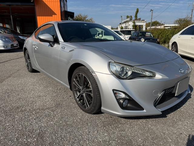 ８６ ＧＴ　ＥＴＣ　ナビ　ＡＴ　ＨＩＤ　ＬＥＤヘッドランプ　スマートキー　アルミホイール　盗難防止システム　衝突安全ボディ　ＡＢＳ　ＥＳＣ　エアコン　パワーステアリング　パワーウィンドウ　運転席エアバッグ（7枚目）