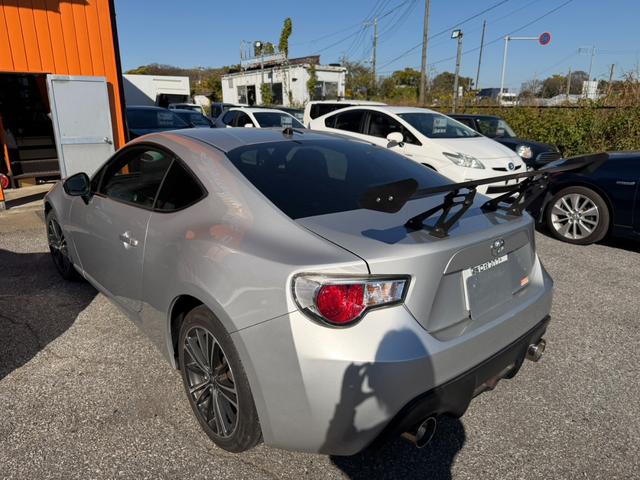 ８６ ＧＴ　ＥＴＣ　ナビ　ＡＴ　ＨＩＤ　ＬＥＤヘッドランプ　スマートキー　アルミホイール　盗難防止システム　衝突安全ボディ　ＡＢＳ　ＥＳＣ　エアコン　パワーステアリング　パワーウィンドウ　運転席エアバッグ（15枚目）