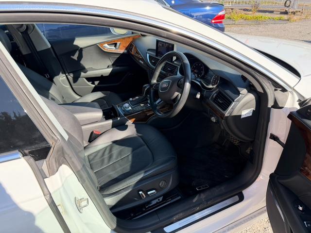 A7スポーツバック 2.0TFSIクワトロ 4WD ドライブレコーダー クリアランスソナー オートクルーズコントロール バックカメラ アルミホイール AT シートヒーター アイドリングストップ 盗難防止システム パワーシート CD ABS(7枚目)