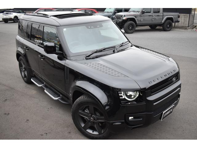 ディフェンダー １１０Ｘ－ダイナミックＳＥ　Ｐ３００　登録済未使用車エアサスペンションＥＸブラックＰＫＧパノラミックサンルーフ１２ウェイ電動シートヒーターコンソールクーラーボックス（3枚目）