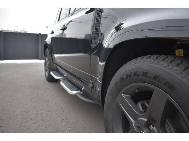 ディフェンダー １１０Ｘ－ダイナミックＳＥ　Ｐ３００　登録済未使用車エアサスペンションＥＸブラックＰＫＧパノラミックサンルーフ１２ウェイ電動シートヒーターコンソールクーラーボックス（8枚目）