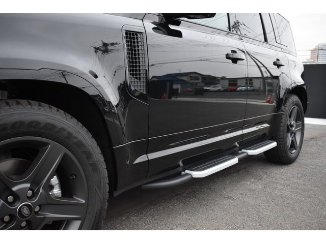 ディフェンダー １１０Ｘ－ダイナミックＳＥ　Ｐ３００　登録済未使用車エアサスペンションＥＸブラックＰＫＧパノラミックサンルーフ１２ウェイ電動シートヒーターコンソールクーラーボックス（9枚目）