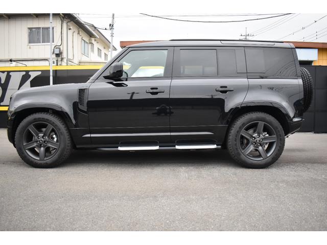 ディフェンダー １１０Ｘ－ダイナミックＳＥ　Ｐ３００　登録済未使用車エアサスペンションＥＸブラックＰＫＧパノラミックサンルーフ１２ウェイ電動シートヒーターコンソールクーラーボックス（11枚目）