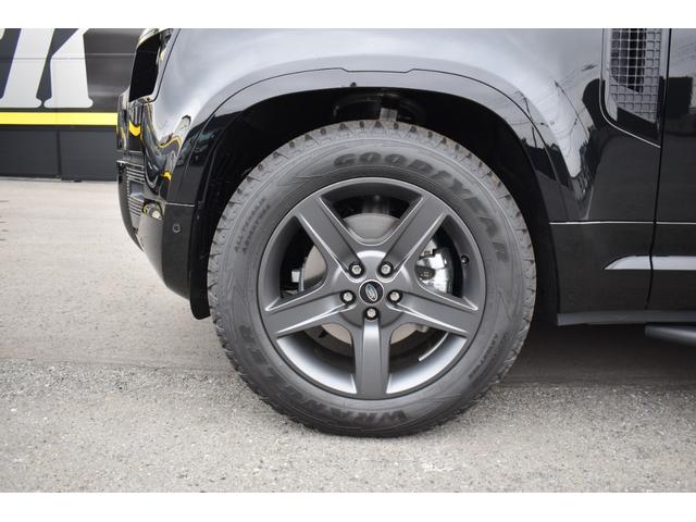 ディフェンダー １１０Ｘ－ダイナミックＳＥ　Ｐ３００　登録済未使用車エアサスペンションＥＸブラックＰＫＧパノラミックサンルーフ１２ウェイ電動シートヒーターコンソールクーラーボックス（12枚目）