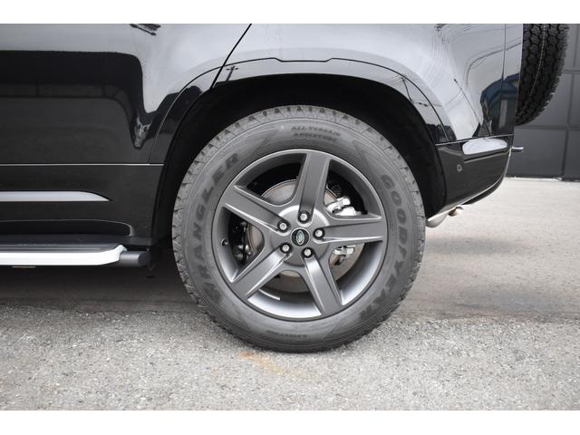 ディフェンダー １１０Ｘ－ダイナミックＳＥ　Ｐ３００　登録済未使用車エアサスペンションＥＸブラックＰＫＧパノラミックサンルーフ１２ウェイ電動シートヒーターコンソールクーラーボックス（13枚目）