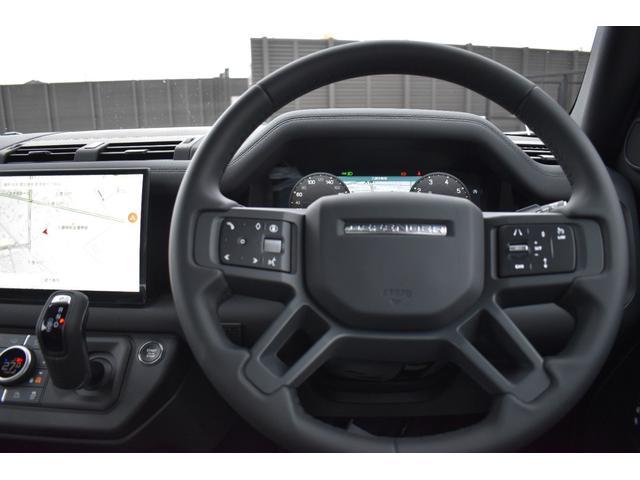 ディフェンダー １１０Ｘ－ダイナミックＳＥ　Ｐ３００　登録済未使用車エアサスペンションＥＸブラックＰＫＧパノラミックサンルーフ１２ウェイ電動シートヒーターコンソールクーラーボックス（16枚目）