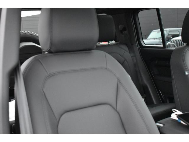 ディフェンダー １１０Ｘ－ダイナミックＳＥ　Ｐ３００　登録済未使用車エアサスペンションＥＸブラックＰＫＧパノラミックサンルーフ１２ウェイ電動シートヒーターコンソールクーラーボックス（29枚目）