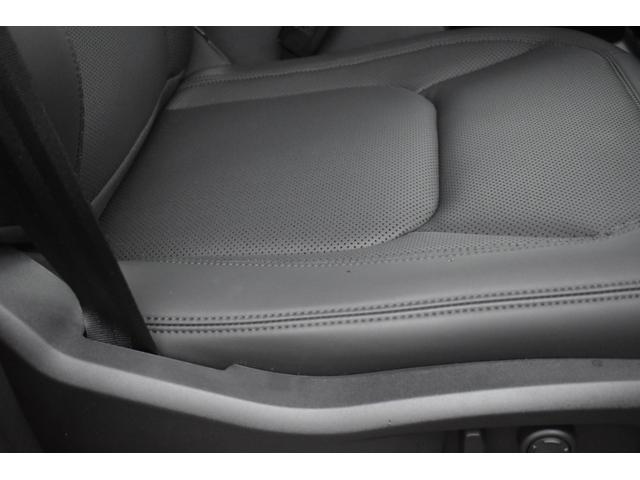 ディフェンダー １１０Ｘ－ダイナミックＳＥ　Ｐ３００　登録済未使用車エアサスペンションＥＸブラックＰＫＧパノラミックサンルーフ１２ウェイ電動シートヒーターコンソールクーラーボックス（30枚目）