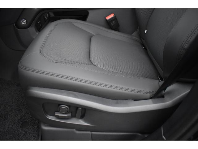 ディフェンダー １１０Ｘ－ダイナミックＳＥ　Ｐ３００　登録済未使用車エアサスペンションＥＸブラックＰＫＧパノラミックサンルーフ１２ウェイ電動シートヒーターコンソールクーラーボックス（34枚目）