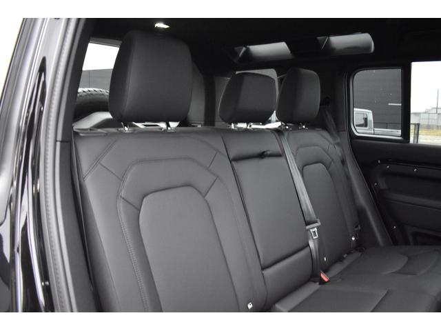 ディフェンダー １１０Ｘ－ダイナミックＳＥ　Ｐ３００　登録済未使用車エアサスペンションＥＸブラックＰＫＧパノラミックサンルーフ１２ウェイ電動シートヒーターコンソールクーラーボックス（39枚目）