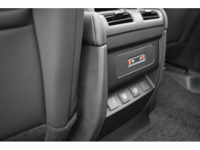 ディフェンダー １１０Ｘ－ダイナミックＳＥ　Ｐ３００　登録済未使用車エアサスペンションＥＸブラックＰＫＧパノラミックサンルーフ１２ウェイ電動シートヒーターコンソールクーラーボックス（41枚目）