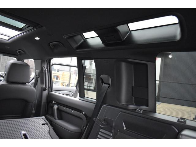 ディフェンダー １１０Ｘ－ダイナミックＳＥ　Ｐ３００　登録済未使用車エアサスペンションＥＸブラックＰＫＧパノラミックサンルーフ１２ウェイ電動シートヒーターコンソールクーラーボックス（45枚目）