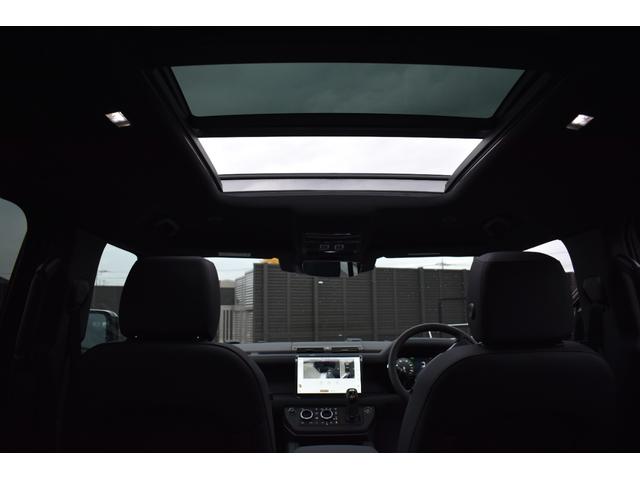 ディフェンダー １１０Ｘ－ダイナミックＳＥ　Ｐ３００　登録済未使用車エアサスペンションＥＸブラックＰＫＧパノラミックサンルーフ１２ウェイ電動シートヒーターコンソールクーラーボックス（46枚目）