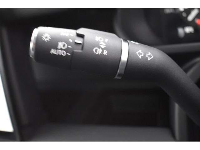 ディフェンダー １１０Ｘ－ダイナミックＳＥ　Ｐ３００　登録済未使用車エアサスペンションＥＸブラックＰＫＧパノラミックサンルーフ１２ウェイ電動シートヒーターコンソールクーラーボックス（52枚目）