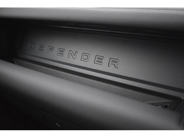 ディフェンダー １１０Ｘ－ダイナミックＳＥ　Ｐ３００　登録済未使用車エアサスペンションＥＸブラックＰＫＧパノラミックサンルーフ１２ウェイ電動シートヒーターコンソールクーラーボックス（61枚目）
