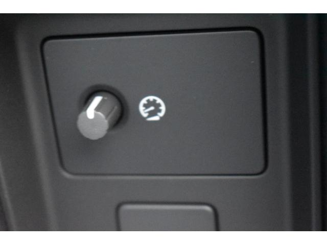 ディフェンダー １１０Ｘ－ダイナミックＳＥ　Ｐ３００　登録済未使用車エアサスペンションＥＸブラックＰＫＧパノラミックサンルーフ１２ウェイ電動シートヒーターコンソールクーラーボックス（63枚目）