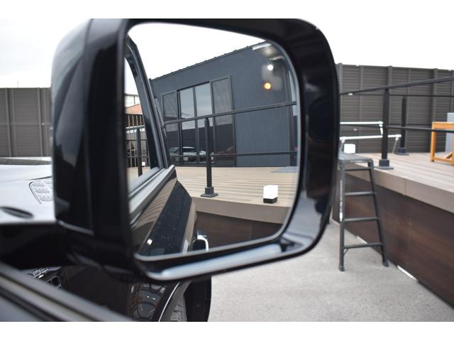 ディフェンダー １１０Ｘ－ダイナミックＳＥ　Ｐ３００　登録済未使用車エアサスペンションＥＸブラックＰＫＧパノラミックサンルーフ１２ウェイ電動シートヒーターコンソールクーラーボックス（64枚目）