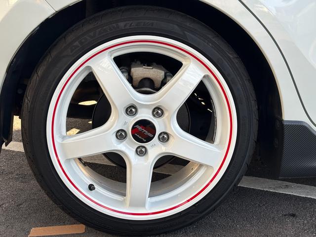スイフトスポーツ ベースグレード 6MT HKSマフラー BLITZ車高調 BRIDEシート RMP17inAW BLITZエアクリ/タワーバー Panasonicナビ(DTV/Bluetooth) スマートキー ETC ワンオーナー(12枚目)