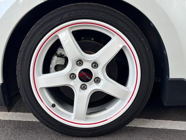 スイフトスポーツ ベースグレード 6MT HKSマフラー BLITZ車高調 BRIDEシート RMP17inAW BLITZエアクリ/タワーバー Panasonicナビ(DTV/Bluetooth) スマートキー ETC ワンオーナー(13枚目)