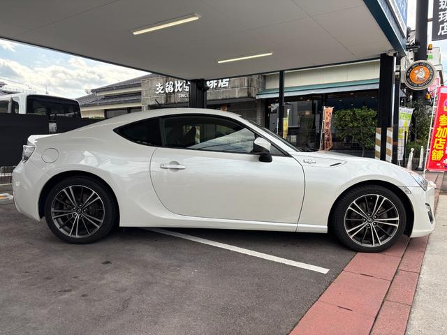 86 GT 6MT 純正ナビ(DTV/Bluetooth/バックカメラ) 純正17inAW 純正マフラー 純正サスペンション スマートキー フォグランプ 電格ミラー オートライト ETC(5枚目)