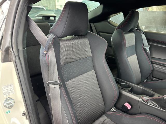 86 GT 6MT 純正ナビ(DTV/Bluetooth/バックカメラ) 純正17inAW 純正マフラー 純正サスペンション スマートキー フォグランプ 電格ミラー オートライト ETC(26枚目)