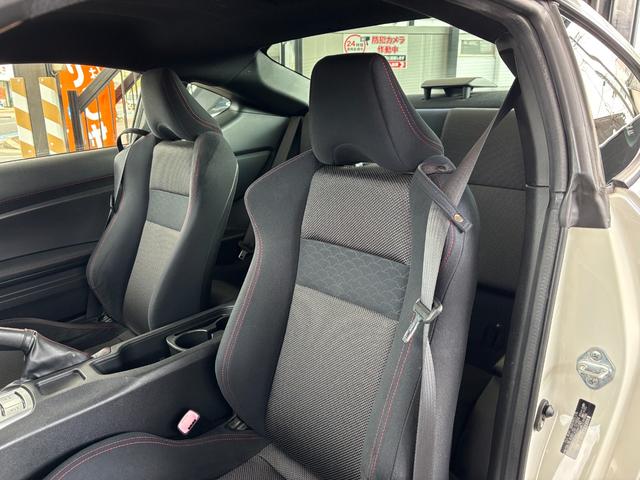 86 GT 6MT 純正ナビ(DTV/Bluetooth/バックカメラ) 純正17inAW 純正マフラー 純正サスペンション スマートキー フォグランプ 電格ミラー オートライト ETC(29枚目)