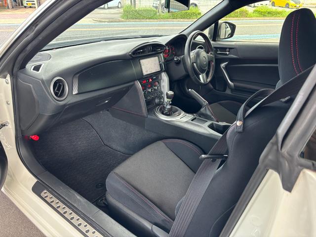 86 GT 6MT 純正ナビ(DTV/Bluetooth/バックカメラ) 純正17inAW 純正マフラー 純正サスペンション スマートキー フォグランプ 電格ミラー オートライト ETC(32枚目)