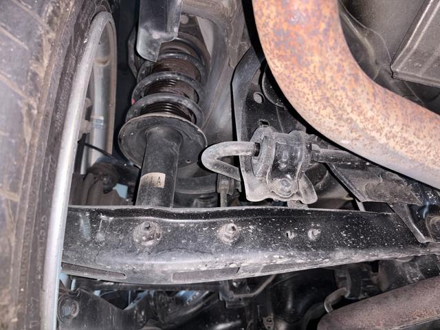 ８６ ＧＴリミテッド　ＴＯＭ’Ｓ　フロントバンパー社外サイドステップＴＲＵＳＴマフラー　ＷＯＲＫ　ＺＥＡＳＴ１９ｉｎＡＷＶａｌｅｎｔｉテール　ＢＬＩＴＺシフトノブ　純正ナビ（Ｂｌｕｅｔｏｏｔｈ／ＴＶ／バックカメラ）　ＥＴＣ（17枚目）