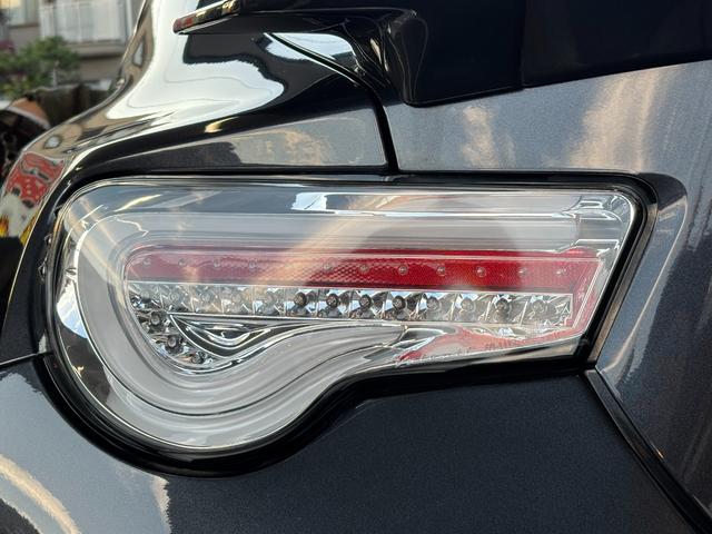 ８６ ＧＴリミテッド　ＴＯＭ’Ｓ　フロントバンパー社外サイドステップＴＲＵＳＴマフラー　ＷＯＲＫ　ＺＥＡＳＴ１９ｉｎＡＷＶａｌｅｎｔｉテール　ＢＬＩＴＺシフトノブ　純正ナビ（Ｂｌｕｅｔｏｏｔｈ／ＴＶ／バックカメラ）　ＥＴＣ（24枚目）