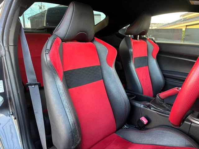 ８６ ＧＴリミテッド　ＴＯＭ’Ｓ　フロントバンパー社外サイドステップＴＲＵＳＴマフラー　ＷＯＲＫ　ＺＥＡＳＴ１９ｉｎＡＷＶａｌｅｎｔｉテール　ＢＬＩＴＺシフトノブ　純正ナビ（Ｂｌｕｅｔｏｏｔｈ／ＴＶ／バックカメラ）　ＥＴＣ（29枚目）