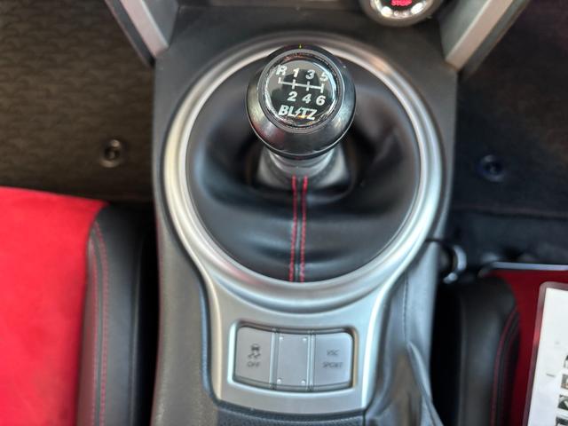 ８６ ＧＴリミテッド　ＴＯＭ’Ｓ　フロントバンパー社外サイドステップＴＲＵＳＴマフラー　ＷＯＲＫ　ＺＥＡＳＴ１９ｉｎＡＷＶａｌｅｎｔｉテール　ＢＬＩＴＺシフトノブ　純正ナビ（Ｂｌｕｅｔｏｏｔｈ／ＴＶ／バックカメラ）　ＥＴＣ（40枚目）