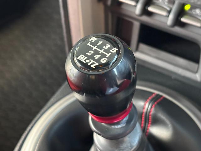 ８６ ＧＴリミテッド　ＴＯＭ’Ｓ　フロントバンパー社外サイドステップＴＲＵＳＴマフラー　ＷＯＲＫ　ＺＥＡＳＴ１９ｉｎＡＷＶａｌｅｎｔｉテール　ＢＬＩＴＺシフトノブ　純正ナビ（Ｂｌｕｅｔｏｏｔｈ／ＴＶ／バックカメラ）　ＥＴＣ（41枚目）