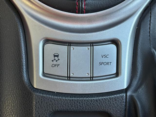 ８６ ＧＴリミテッド　ＴＯＭ’Ｓ　フロントバンパー社外サイドステップＴＲＵＳＴマフラー　ＷＯＲＫ　ＺＥＡＳＴ１９ｉｎＡＷＶａｌｅｎｔｉテール　ＢＬＩＴＺシフトノブ　純正ナビ（Ｂｌｕｅｔｏｏｔｈ／ＴＶ／バックカメラ）　ＥＴＣ（43枚目）