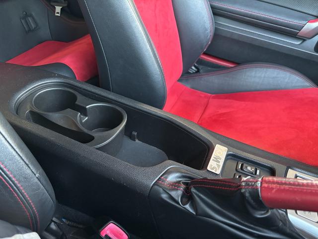 ８６ ＧＴリミテッド　ＴＯＭ’Ｓ　フロントバンパー社外サイドステップＴＲＵＳＴマフラー　ＷＯＲＫ　ＺＥＡＳＴ１９ｉｎＡＷＶａｌｅｎｔｉテール　ＢＬＩＴＺシフトノブ　純正ナビ（Ｂｌｕｅｔｏｏｔｈ／ＴＶ／バックカメラ）　ＥＴＣ（44枚目）