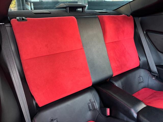 ８６ ＧＴリミテッド　ＴＯＭ’Ｓ　フロントバンパー社外サイドステップＴＲＵＳＴマフラー　ＷＯＲＫ　ＺＥＡＳＴ１９ｉｎＡＷＶａｌｅｎｔｉテール　ＢＬＩＴＺシフトノブ　純正ナビ（Ｂｌｕｅｔｏｏｔｈ／ＴＶ／バックカメラ）　ＥＴＣ（50枚目）