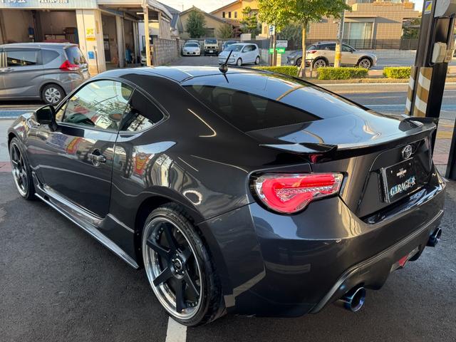 ８６ ＧＴリミテッド　ＴＯＭ’Ｓ　フロントバンパー社外サイドステップＴＲＵＳＴマフラー　ＷＯＲＫ　ＺＥＡＳＴ１９ｉｎＡＷＶａｌｅｎｔｉテール　ＢＬＩＴＺシフトノブ　純正ナビ（Ｂｌｕｅｔｏｏｔｈ／ＴＶ／バックカメラ）　ＥＴＣ（58枚目）