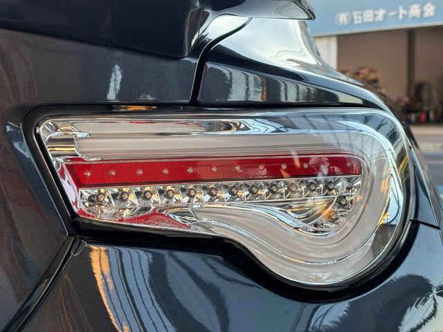 ８６ ＧＴリミテッド　ＴＯＭ’Ｓ　フロントバンパー社外サイドステップＴＲＵＳＴマフラー　ＷＯＲＫ　ＺＥＡＳＴ１９ｉｎＡＷＶａｌｅｎｔｉテール　ＢＬＩＴＺシフトノブ　純正ナビ（Ｂｌｕｅｔｏｏｔｈ／ＴＶ／バックカメラ）　ＥＴＣ（64枚目）
