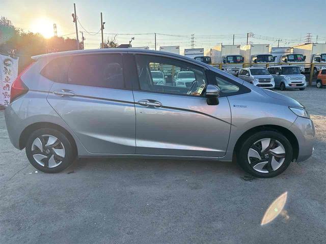 フィットハイブリッド Ｌパッケージ　ハイブリッド　ドライブレコーダー　ＥＴＣ　バックカメラ　ナビ　ＴＶ　オートクルーズコントロール　オートライト　ＬＥＤヘッドランプ　スマートキー　アイドリングストップ　電動格納ミラー　ＡＴ（14枚目）