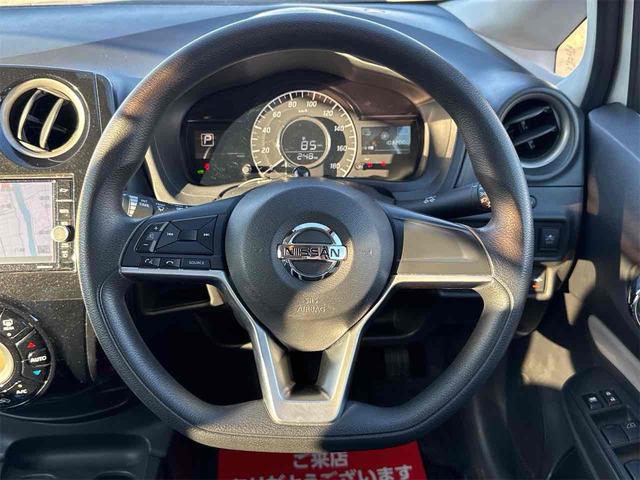 ノート ｅ－パワー　Ｘ　Ｖセレクション　ドライブレコーダー　ＥＴＣ　全周囲カメラ　ナビ　ＴＶ　クリアランスソナー　レーンアシスト　衝突被害軽減システム　アルミホイール　オートライト　ＬＥＤヘッドランプ　スマートキー　アイドリングストップ（3枚目）